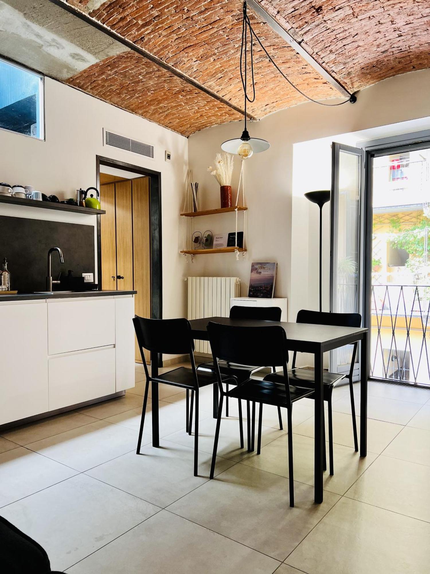 Bilocale Su Corte Milanese Appartamento